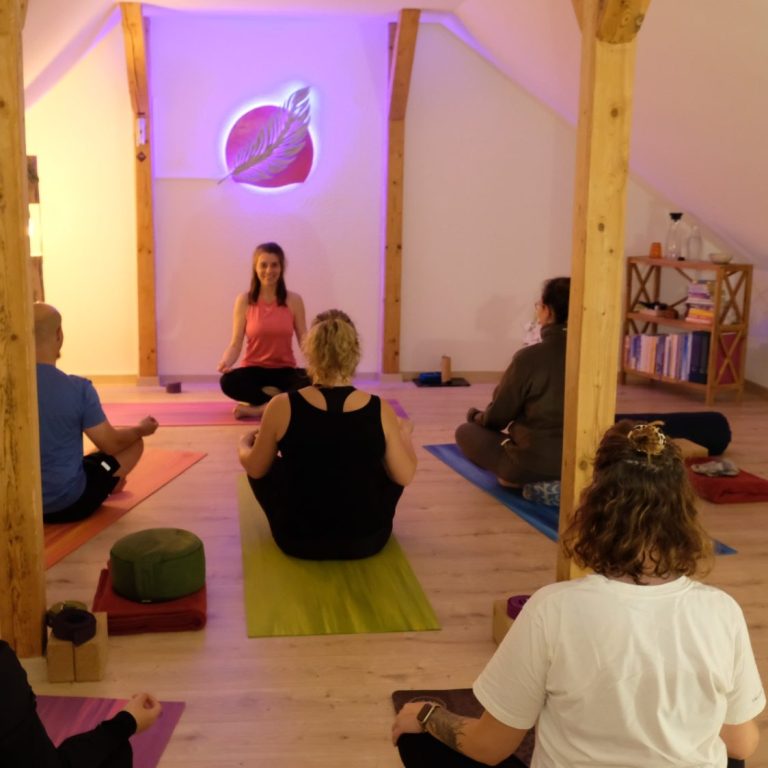 Individuell gestalteter Unterricht in kleinen Yogagruppen